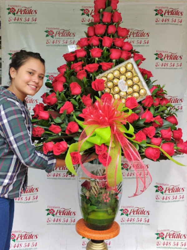 floristeria-petalos-medellin-el-motivo-principal-de-mi-vida-eres-tu-porque-tu-amor-es-mi-mayor-alegria-floristeria-medellin